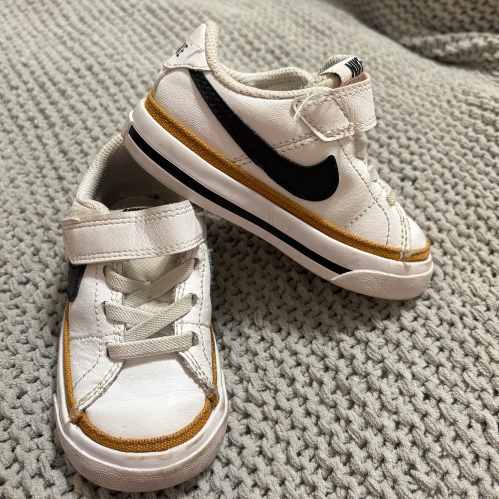 Toddler Nike Shoes Size 5.5